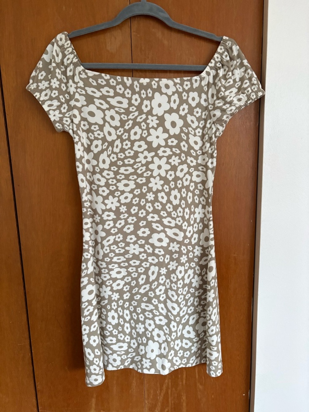 Ardene Beige and White Floral Off-Shoulder Mini Dress